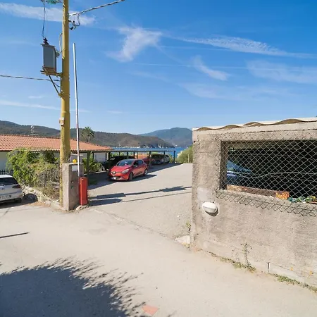 아파트 Agave Direclty On The - Goelba